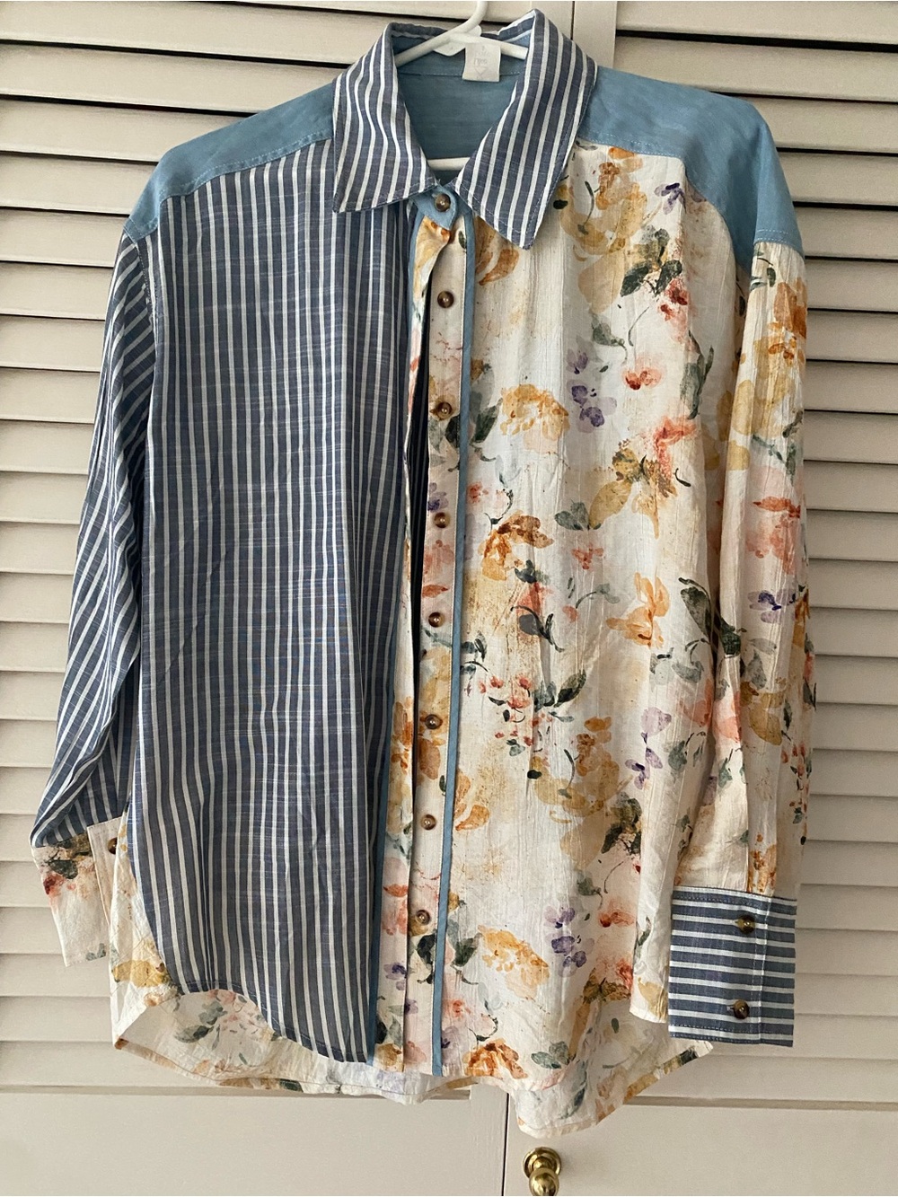 Women’s Casual Mixed-Pattern Button-Down Shirt in Blue and Cream
